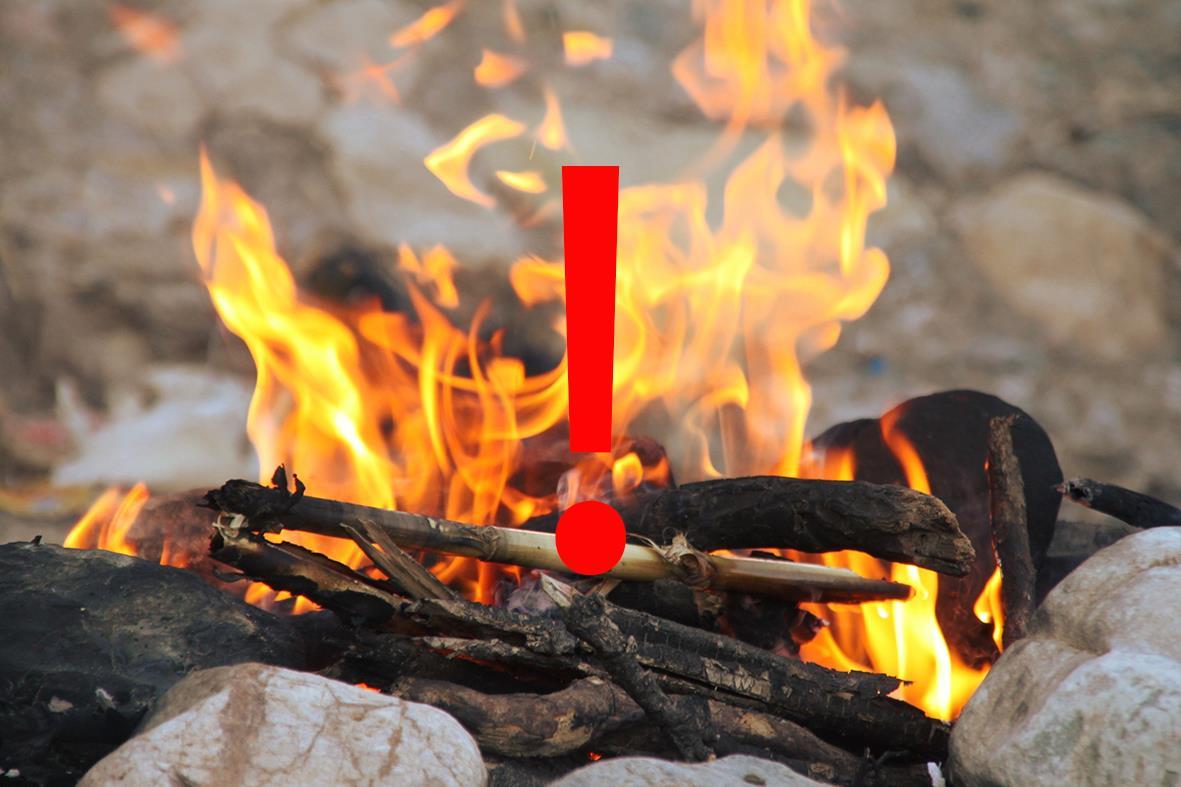 Bål med raudt utropstegn på - Klikk for stort bilde