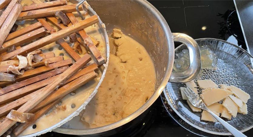 Restar etter pinnekjøttkoking - Klikk for stort bilde